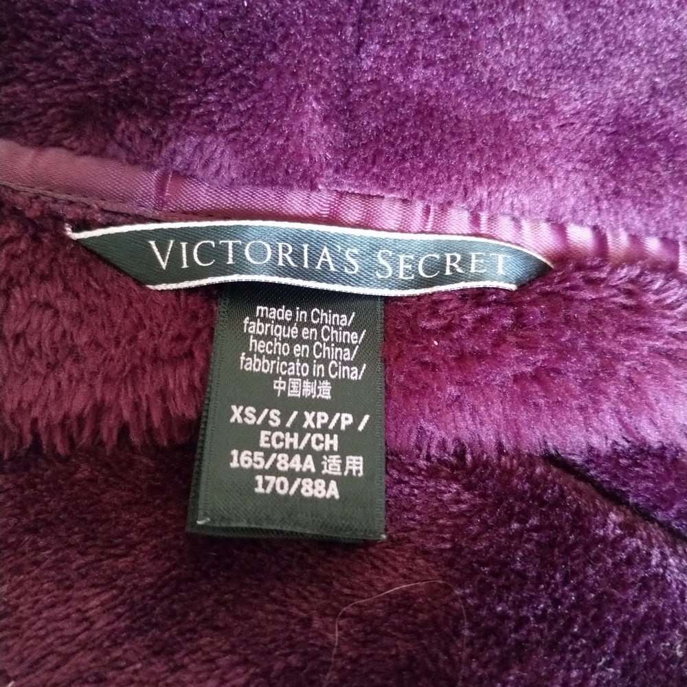 Victoria Secret - Picture 3 of 4